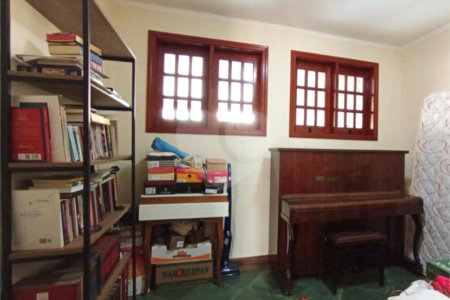 Casa à venda com 5 quartos, sendo 1 suíte, no condomínio Constantino Mattucci, Sorocaba - SP