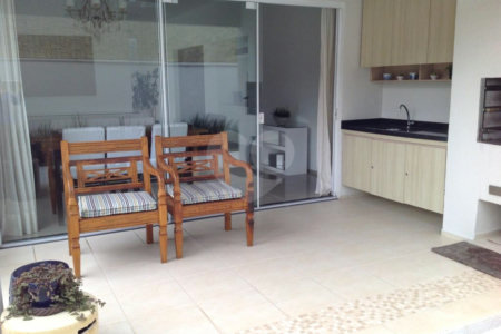 Casa à venda com 3 quartos, sendo 2 suítes,  no condomínio Real Park - Vila Oliveira, Mogi das Cruzes - SP