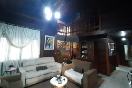 Sobrado à venda com 3 quartos, sendo 1 suíte,  no Centro, Vinhedo, SP