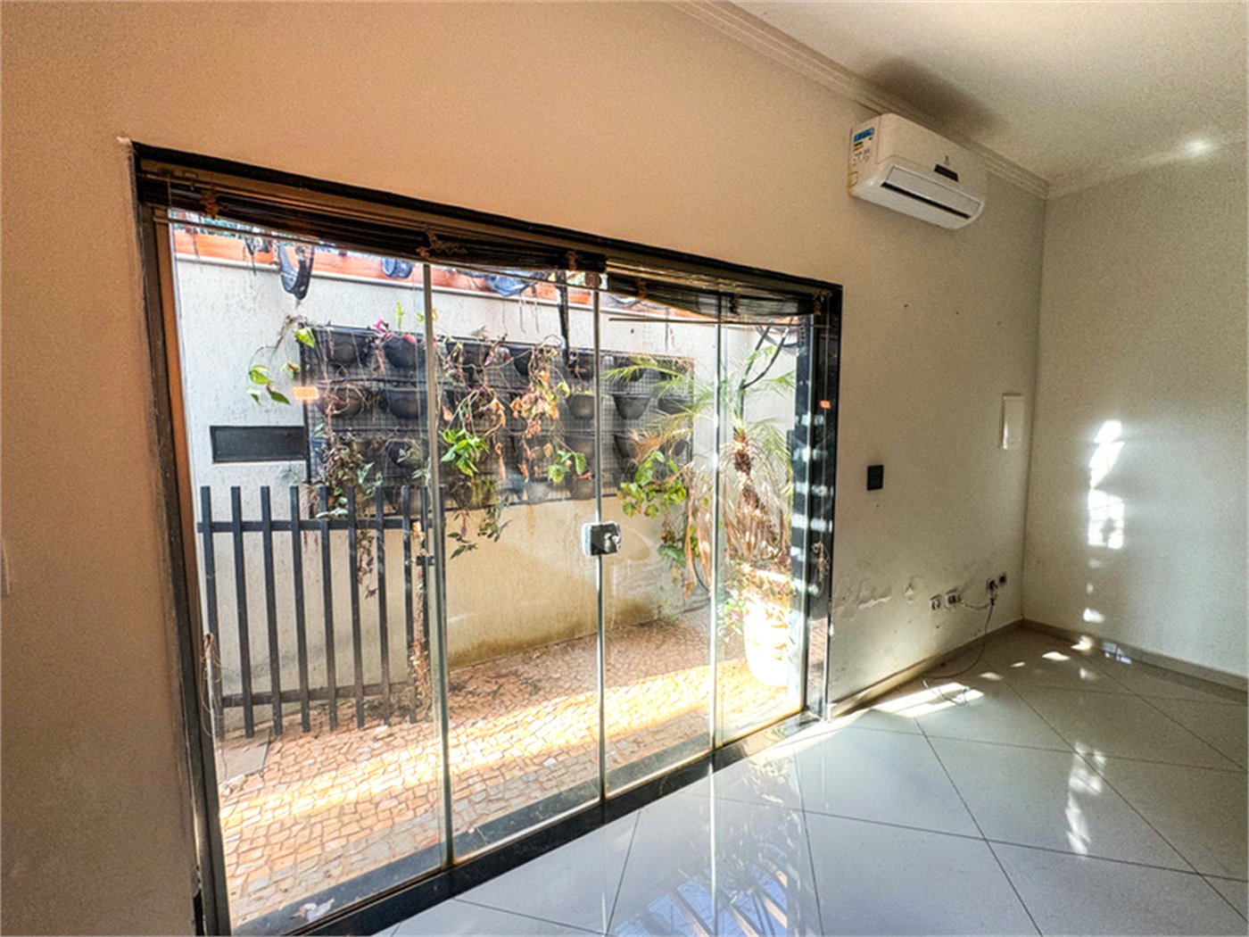 Casa à venda com 3 quartos, sendo 1 suíte, em Jardim Paranapunga, Três Lagoas, MS