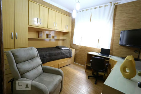 Sobrado à venda com 6 quartos, sendo 5 suítes, em Vila Paranaguá, São Paulo, SP