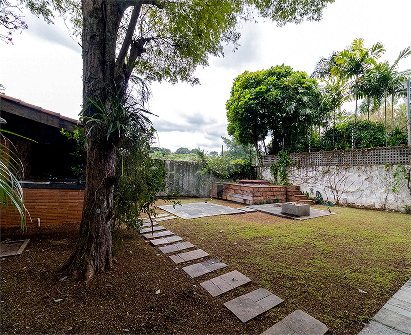 Casa à venda com 3 quartos, sendo 2 suítes, em Alto de Pinheiros, São Paulo, SP