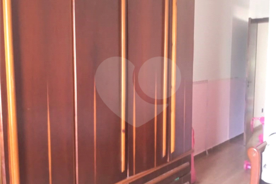 Sobrado à venda com 3 quartos, sendo 1 suíte,  em Vila Romero, São Paulo, SP