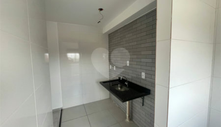 Apartamento à venda com 2 quartos em Vila Guilhermina, São Paulo, SP