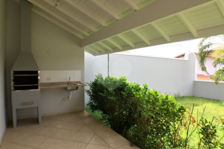 Casa à venda ou para alugar com 3 suítes no condomínio Recanto dos Paturis, Vinhedo - SP