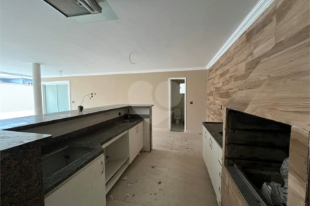 Casa à venda com 4 quartos, sendo 2 suítes, no condomínio Pedra Mar, Rio de Janeiro - RJ
