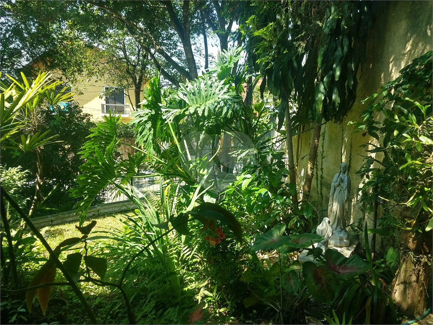Sobrado à venda com 4 quartos, sendo 1 suíte, em Parque dos Príncipes, São Paulo, SP