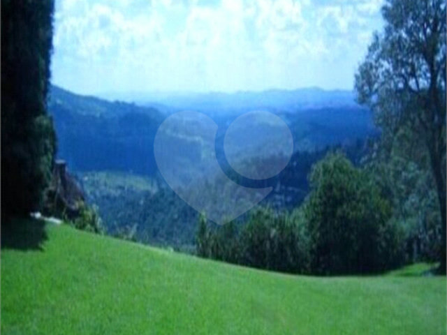 Sobrado à venda com 4 suítes em Roseira, Mairiporã, SP