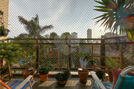 Apartamento à venda com 3 quartos, sendo 1 suíte, em Vila Sofia, São Paulo, SP