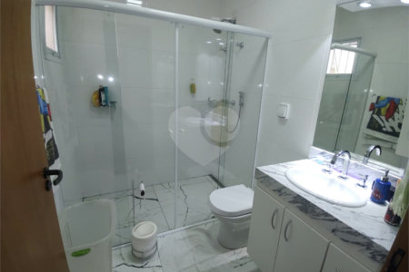 Casa à venda com 2 suítes no condomínio Morada das Hortênsias, São Paulo - SP