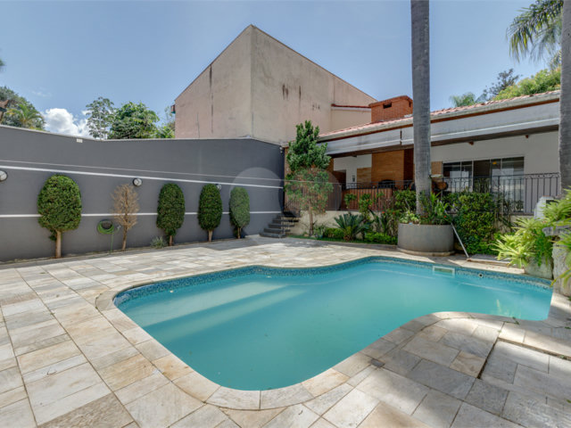 Casa à venda com 4 quartos, sendo 1 suíte,  em Alto da Boa Vista, São Paulo, SP