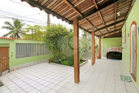 Casa à venda com 3 quartos, sendo 1 suíte,  em Estância Balneária Belmira Novaes, Peruíbe, SP