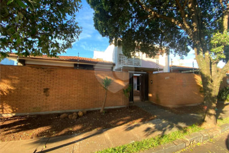 Casa para alugar com 4 quartos, sendo 2 suítes, no Centro, Araraquara, SP