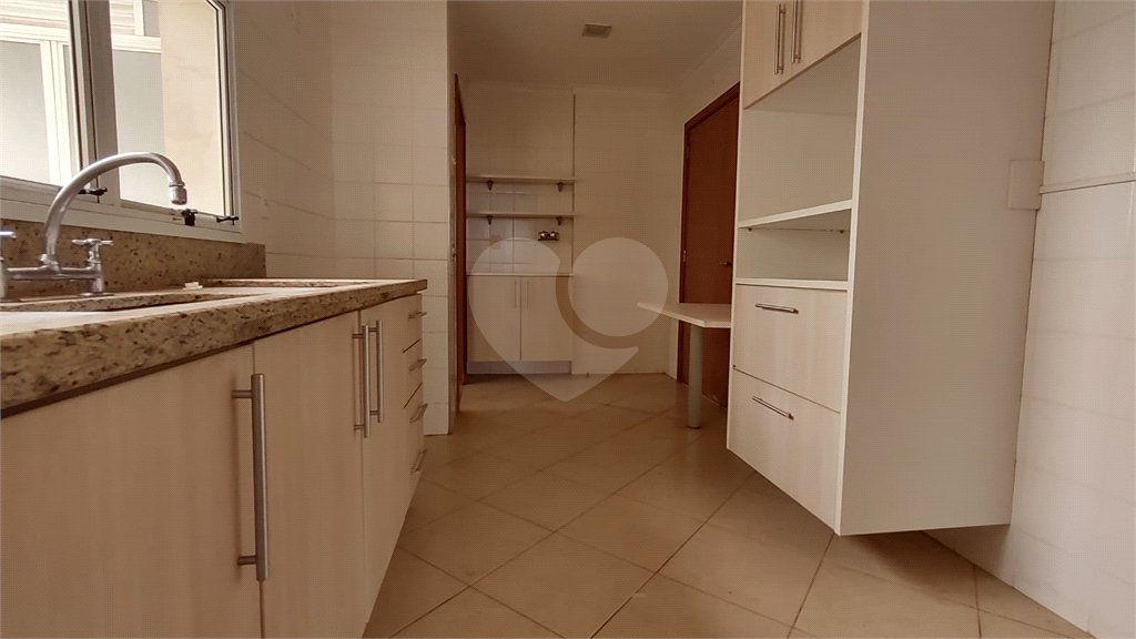 Apartamento à venda com 3 quartos, sendo 1 suíte, no Centro, Araraquara, SP