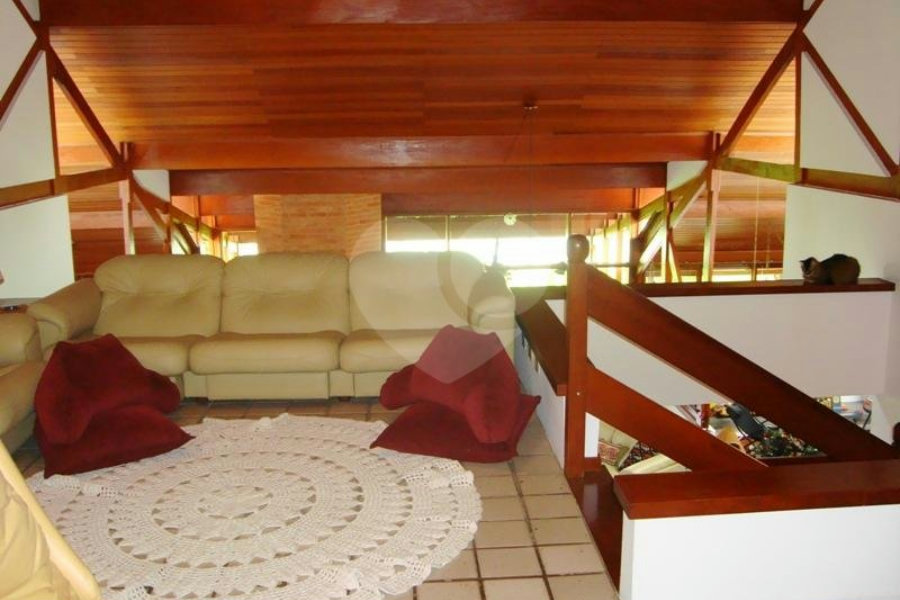 Sobrado à venda com 4 quartos, sendo 2 suítes, em Tremembé, São Paulo, SP