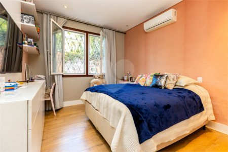 Casa à venda com 3 quartos, sendo 2 suítes,  em Alto da Boa Vista, São Paulo, SP