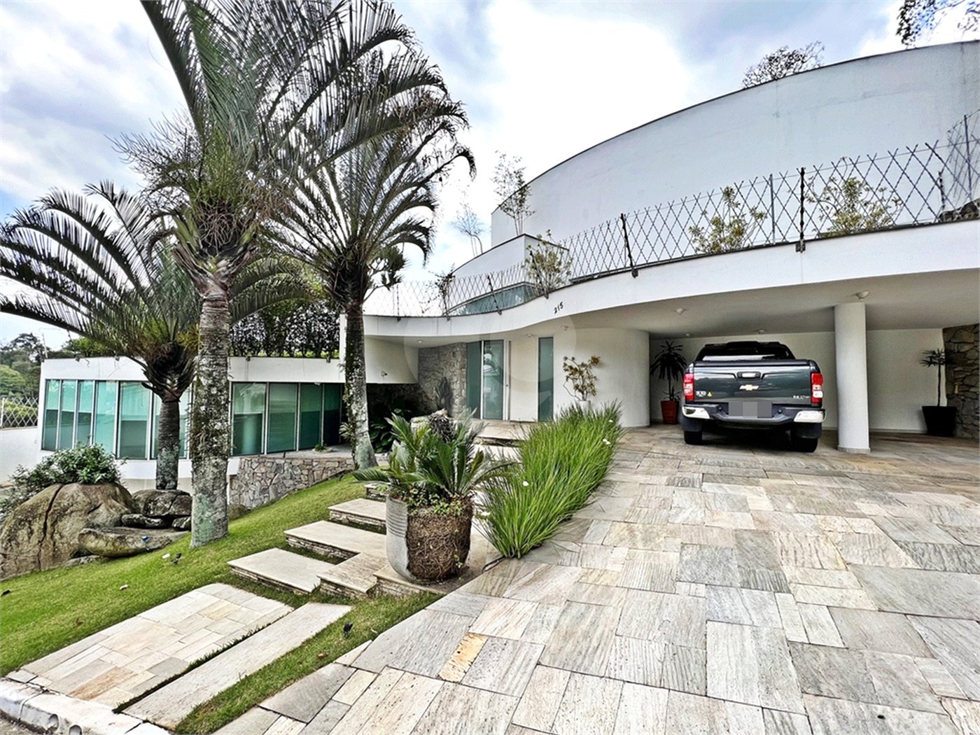 Casa à venda com 4 suítes no condomínio Residencial Jd. Ibiratiba, São Paulo - SP