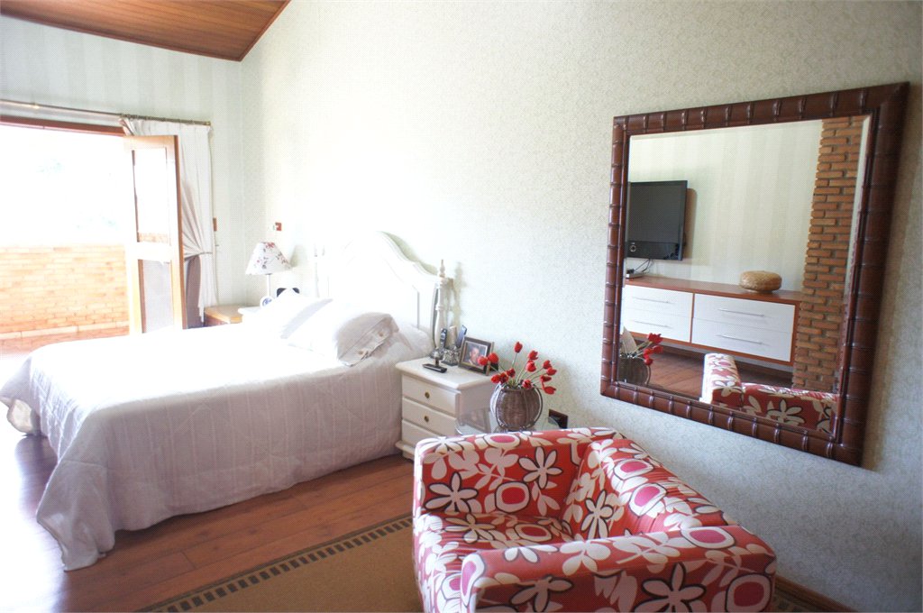 Casa à venda com 4 quartos, sendo 1 suíte,  em Vila Suissa, Mogi das Cruzes, SP