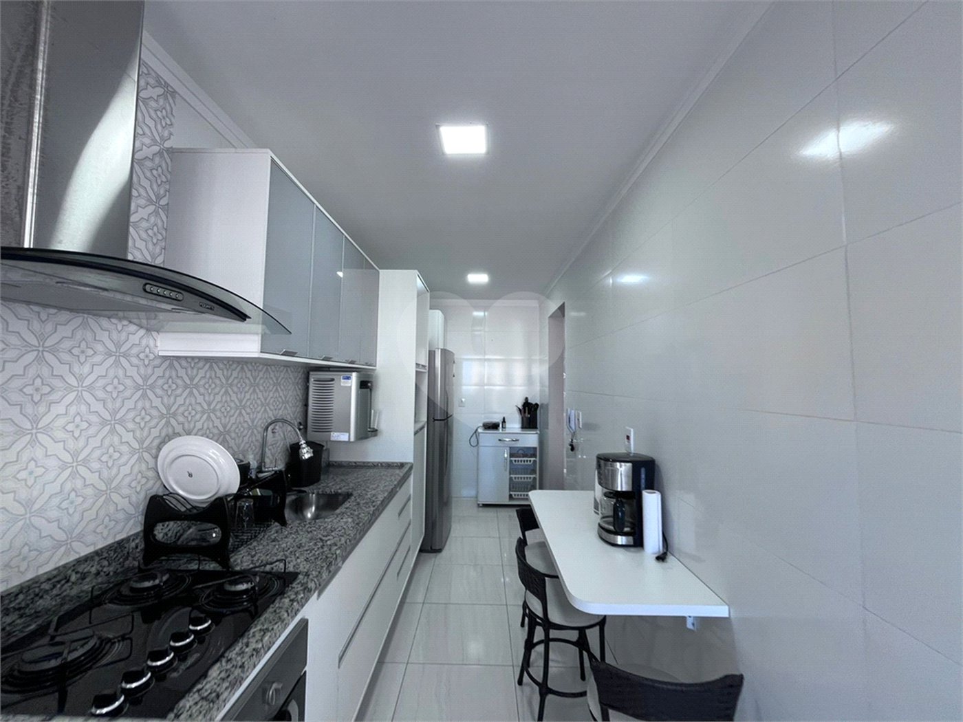 Apartamento à venda com 2 quartos, sendo 1 suíte, em Guilhermina, Praia Grande, SP