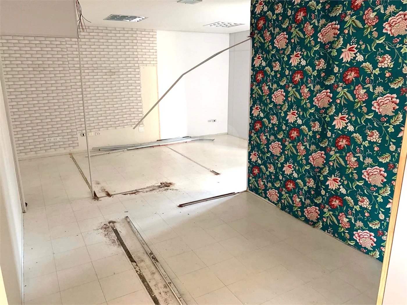 Aluga-se loja de rua, 230 m2, no Portal do Morumbi