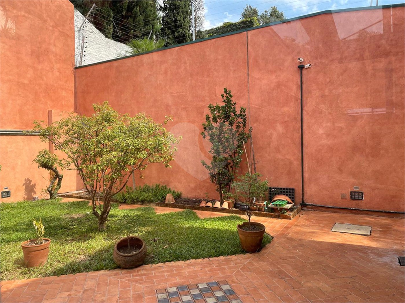 Casa à venda ou para alugar com 4 quartos, sendo 3 suítes, em Jardim Leonor, São Paulo, SP
