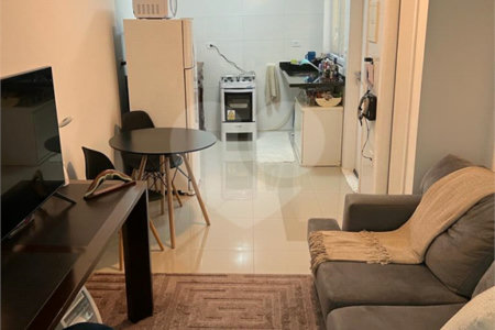 Casa à venda com 2 suítes no condomínio Jd. Avelino II, São Paulo - SP