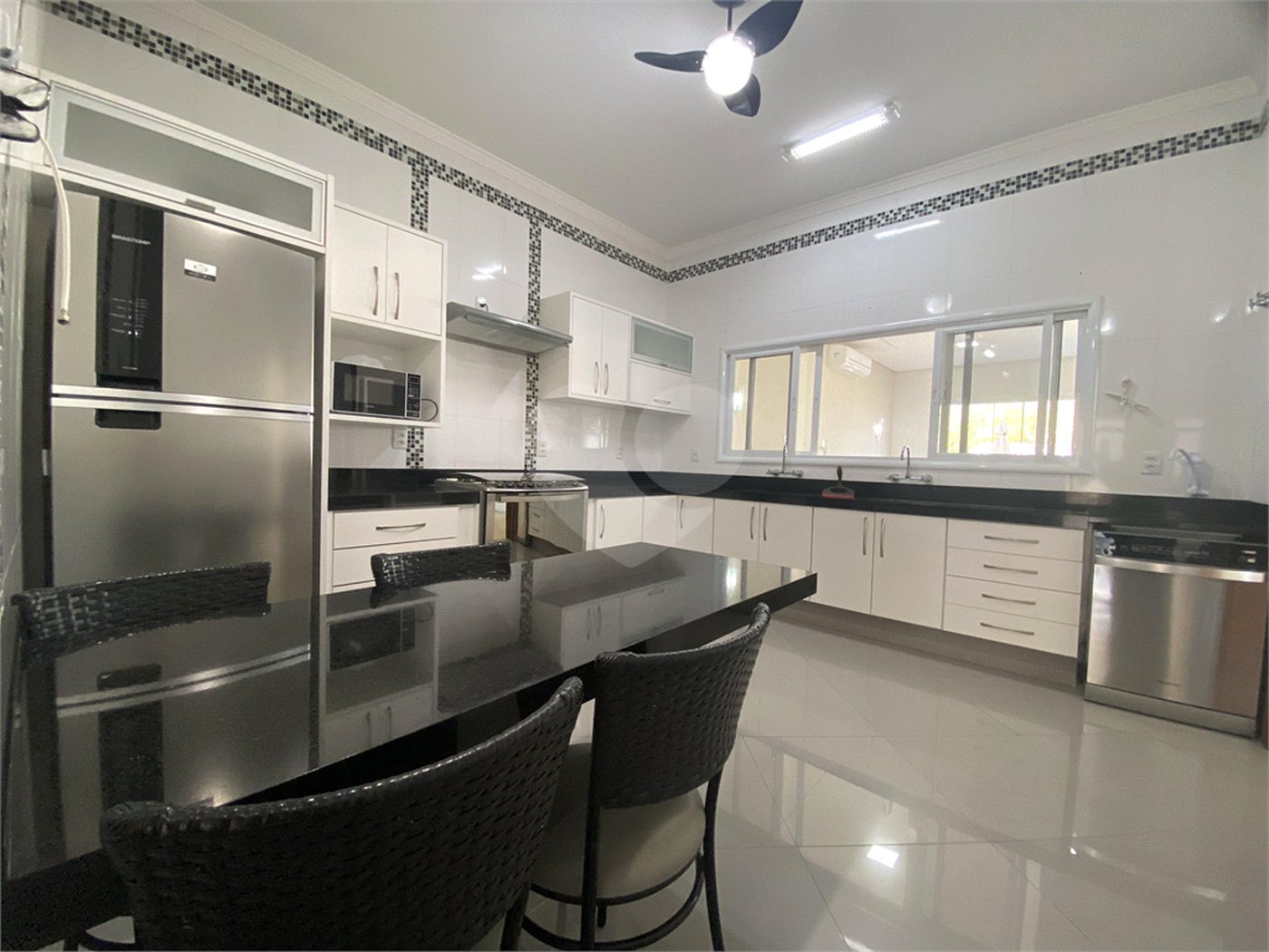 Casa à venda com 3 suítes no condomínio Palmeiras Imperiais, Salto - SP