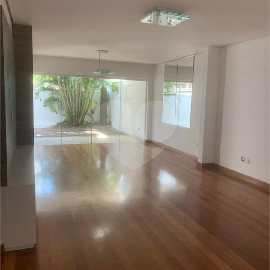 Casa à venda com 3 suítes no condomínio Villaggio Belvedere, São Paulo - SP