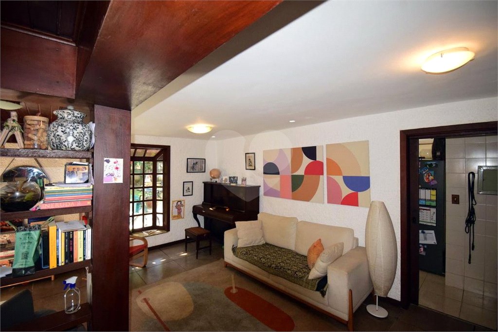 Casa à venda com 5 quartos, sendo 1 suíte, no condomínio Vivendas, Rio de Janeiro - RJ