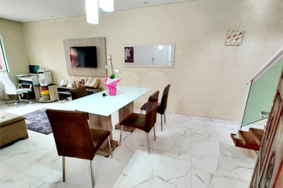 Sobrado à venda com 3 quartos, sendo 1 suíte, em Conjunto Residencial Vista Verde, São Paulo, SP