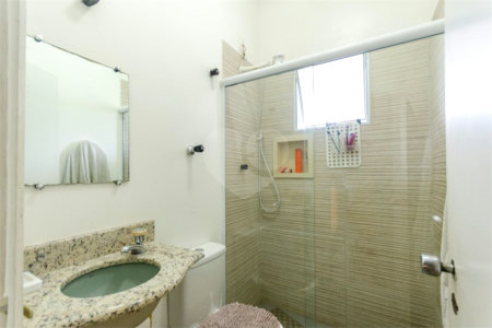 Casa à venda ou para alugar com 4 quartos, sendo 3 suítes,  em Jardim Vivan, São Paulo, SP