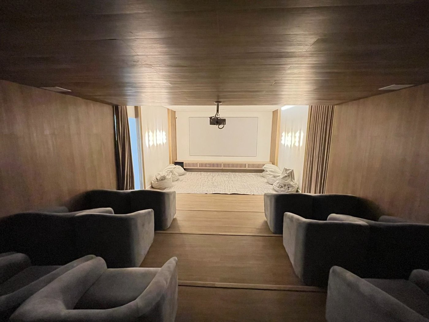Apartamento 2 dormitórios (1 suíte), porteira fechada, 1 vaga demarcada, no José Menino, Santos