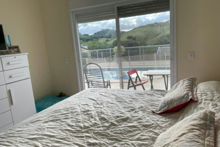Casa à venda com 3 quartos, sendo 1 suíte, no condomínio Vila Hipica Ii, Vinhedo - SP