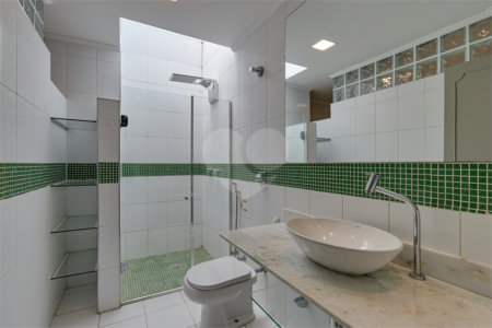 Sobrado à venda com 4 quartos, sendo 2 suítes, em Brooklin Velho, São Paulo, SP