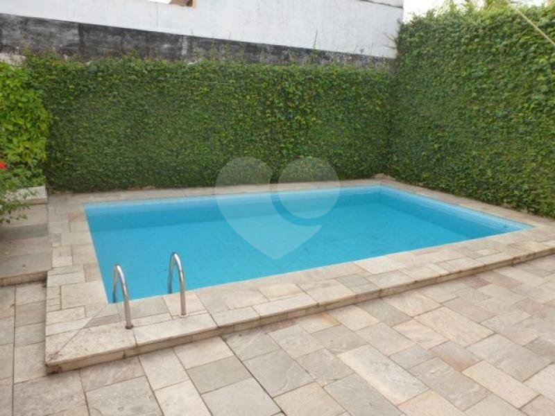 Casa Térrea à venda com 3 quartos, sendo 1 suíte, em Caxingui, São Paulo, SP