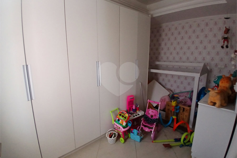 Sobrado à venda com 8 quartos, sendo 2 suítes, em Tremembé, São Paulo, SP