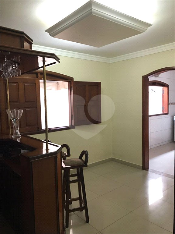 Sobrado à venda com 3 quartos, sendo 2 suítes, em Jardim Tropical, Cuiabá, MT