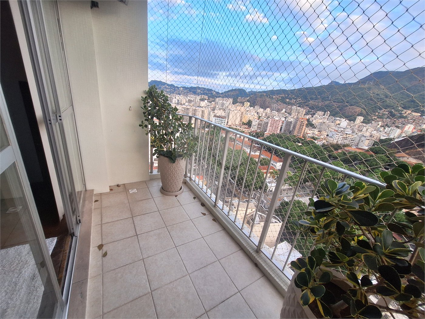 Apartamento à venda com 3 quartos, sendo 1 suíte, em Maracanã, Rio de Janeiro, RJ