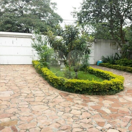 Casa à venda com 5 quartos, sendo 2 suítes, no condomínio Luís Romero Sanson, São Paulo - SP