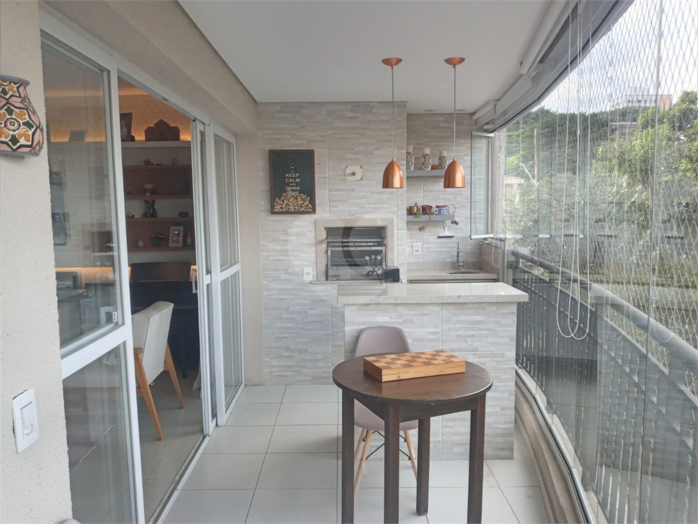 Apartamento 3 dormitórios, região do Campo Belo. Condomínio com laser completo.