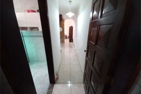 Sobrado à venda com 4 quartos, sendo 1 suíte, em Santo Antônio, Osasco, SP