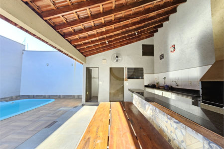 Casa à venda com 3 quartos, sendo 1 suíte,  em Jardim Jóquei Clube, Ribeirão Preto, SP