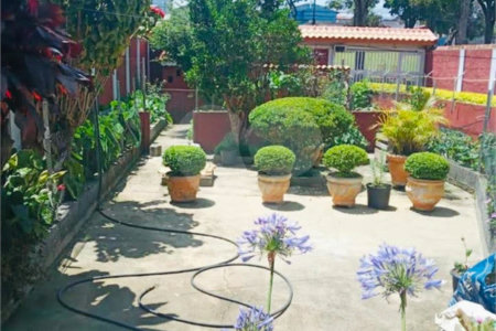 Sobrado à venda com 3 quartos, sendo 1 suíte, em Jardim Casa Branca, Suzano, SP