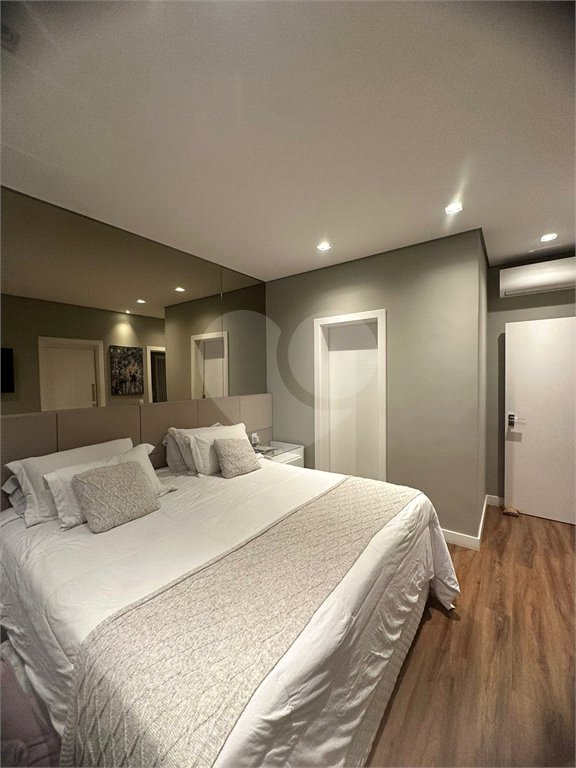 Casa à venda com 4 quartos, sendo 2 suítes, no condomínio Residencial Parque Esplanada, Votorantim - SP
