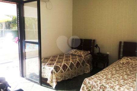 Casa à venda com 8 quartos, sendo 6 suítes,  no condomínio Acapulco, Guarujá - SP