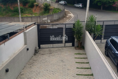 Sobrado à venda ou para alugar com 3 suítes em Jardim do Lago, Atibaia, SP