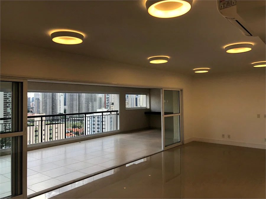 Apartamento à venda ou para alugar com 3 suítes em Santo Amaro, São Paulo, SP