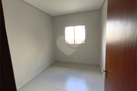 Casa à venda com 3 quartos, sendo 1 suíte, no condomínio Tivolli, Itapetininga - SP