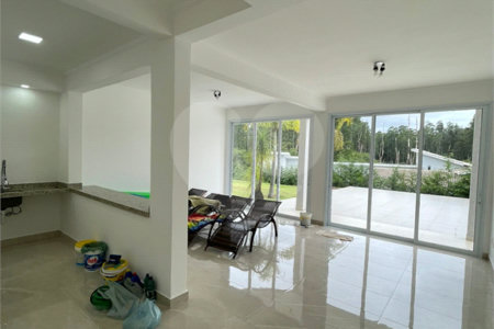 Casa à venda com 4 suítes no condomínio Jardim das Palmeiras, Bragança Paulista - SP