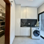 Casa à venda com 3 suítes no condomínio Reserva Santa Maria, Jandira - SP